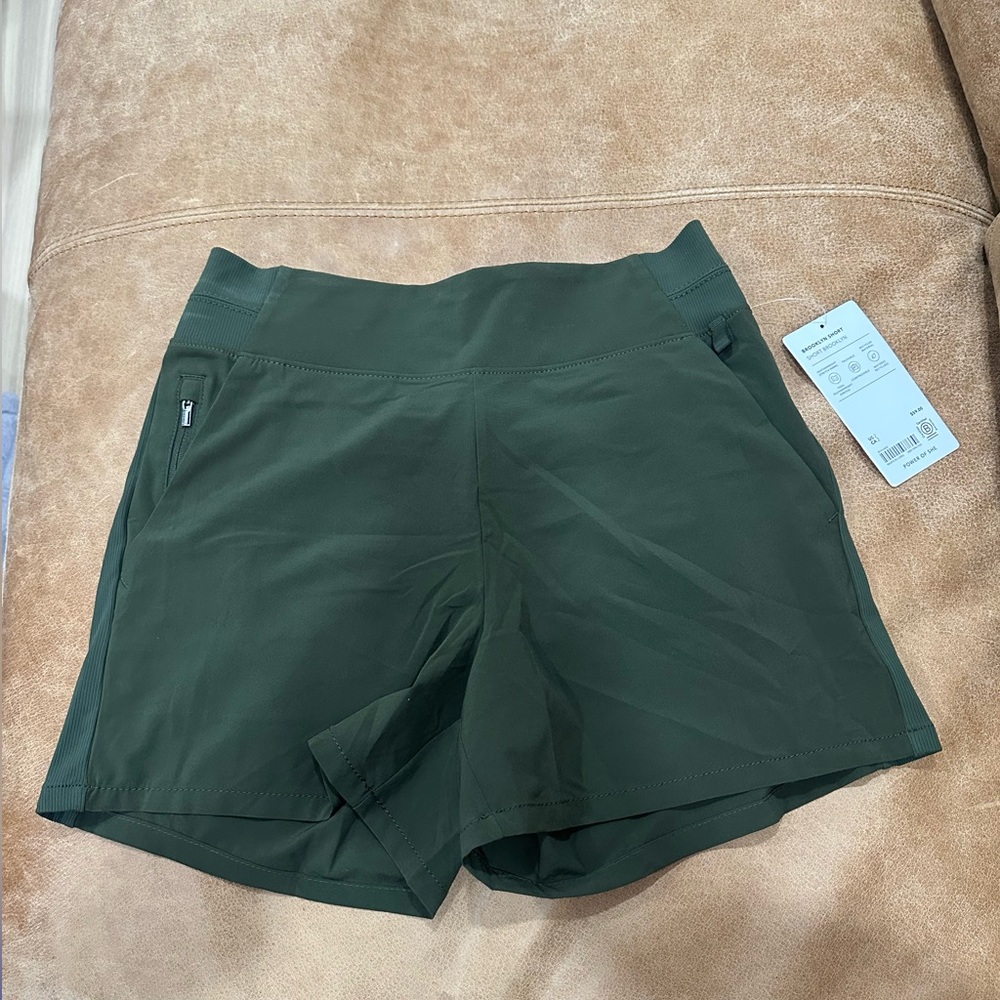 Athleta Brooklyn Short
Size: 2